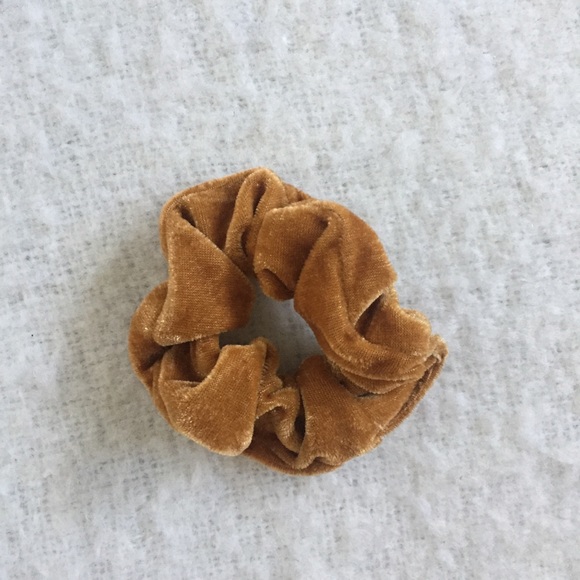 💘NEW SCRUNCHIES💘 - Picture 5 of 5